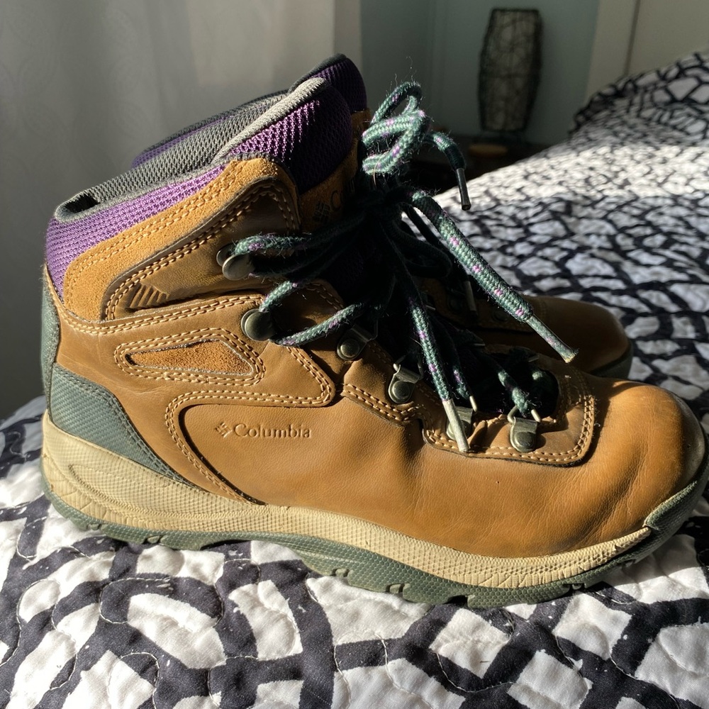Columbia Women's Newton Ridge Hiking Boots